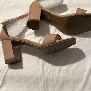Sandal by Chelsea Moreland Size 8 1/2 M